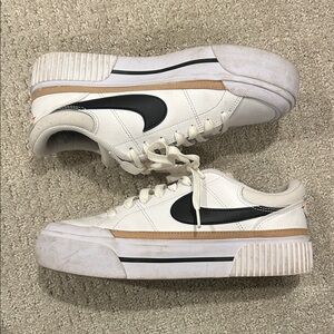 Nike Court Legacy Lifts